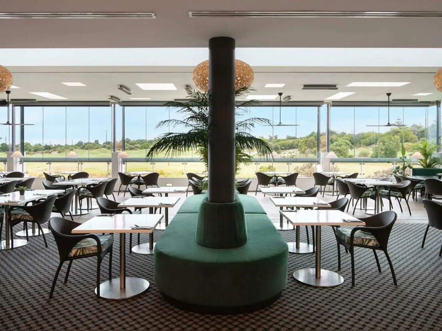 Pullman Magenta Shores Resort Restaurant
