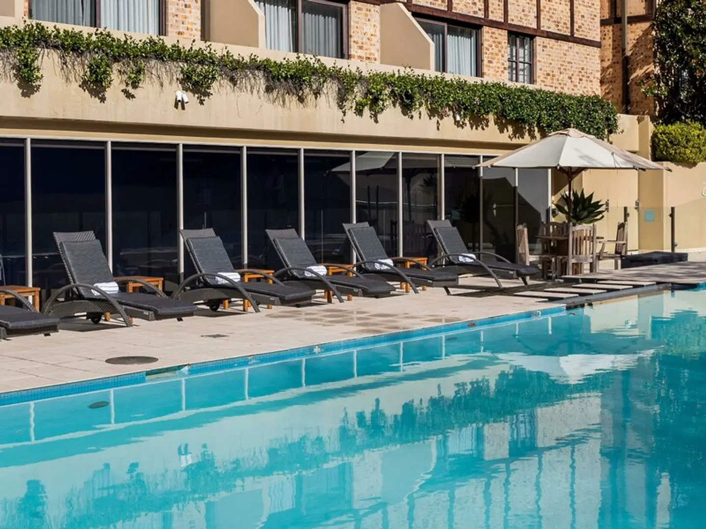 Peppers The Hills Lodge OUTDOOR_POOL