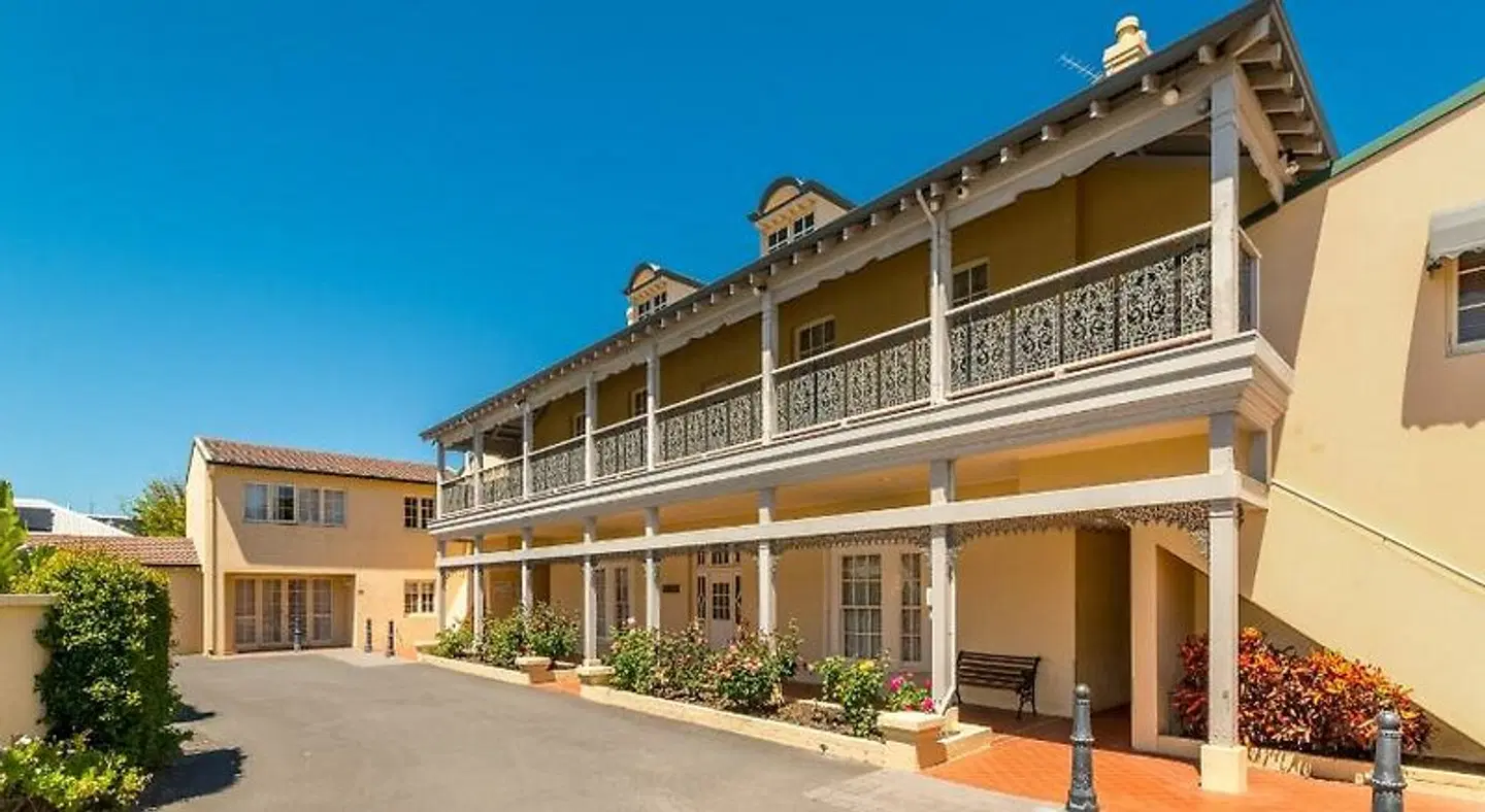 Clifton Motel & Grittleton Lodge EXTERIOR