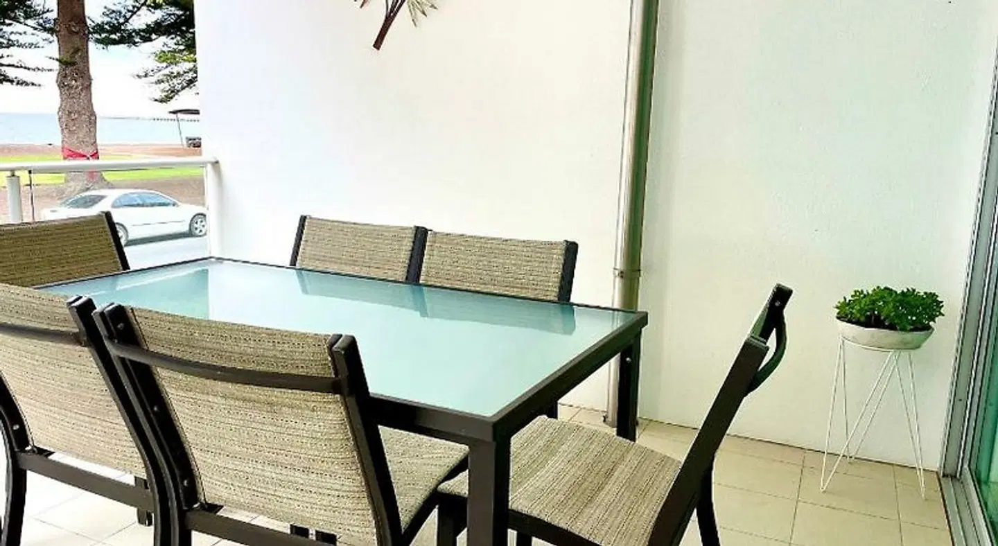 Unwind @ Breeze Apartments OUTDOOR_POOL