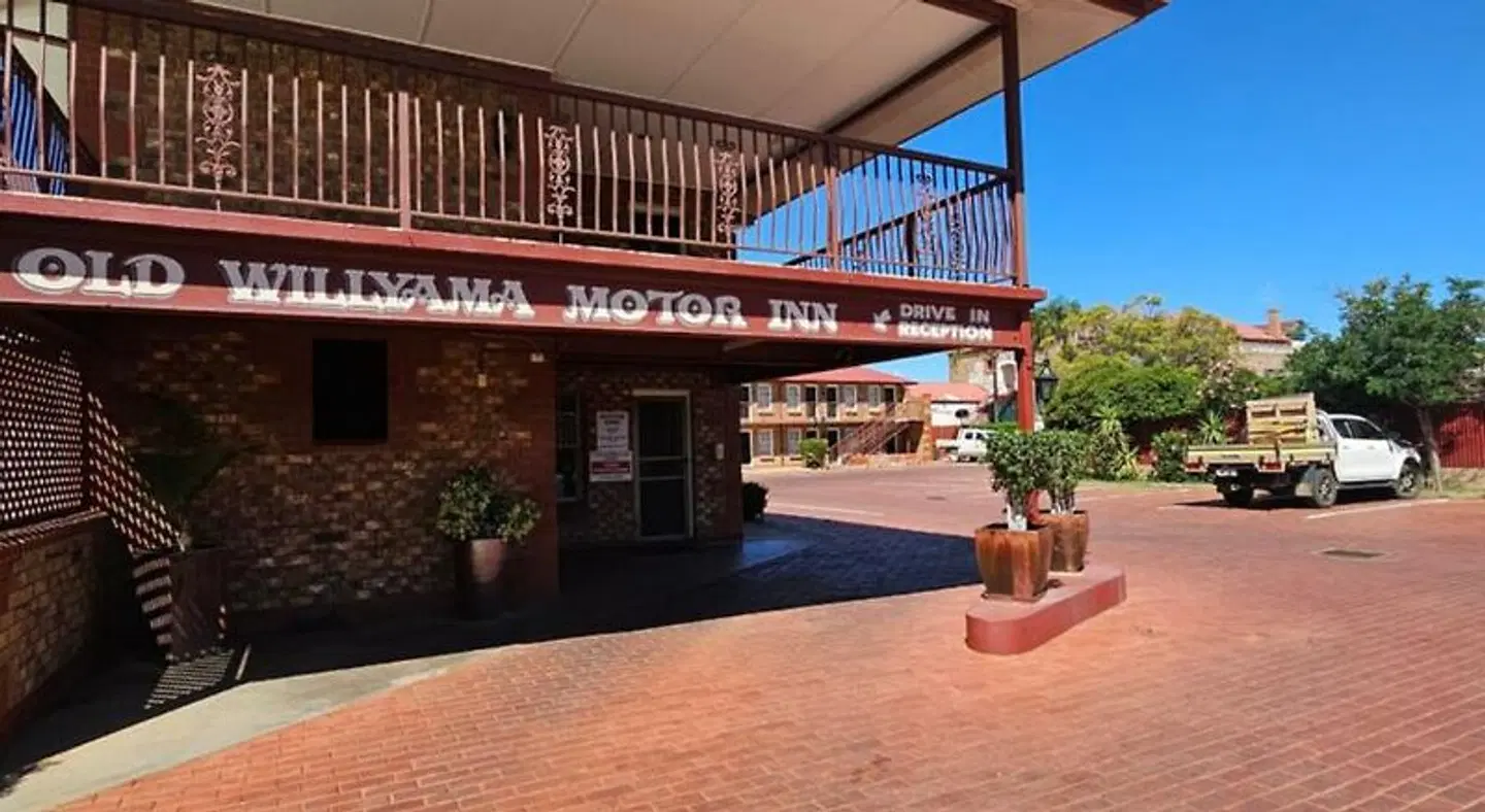 Old Willyama Motor Inn EXTERIOR