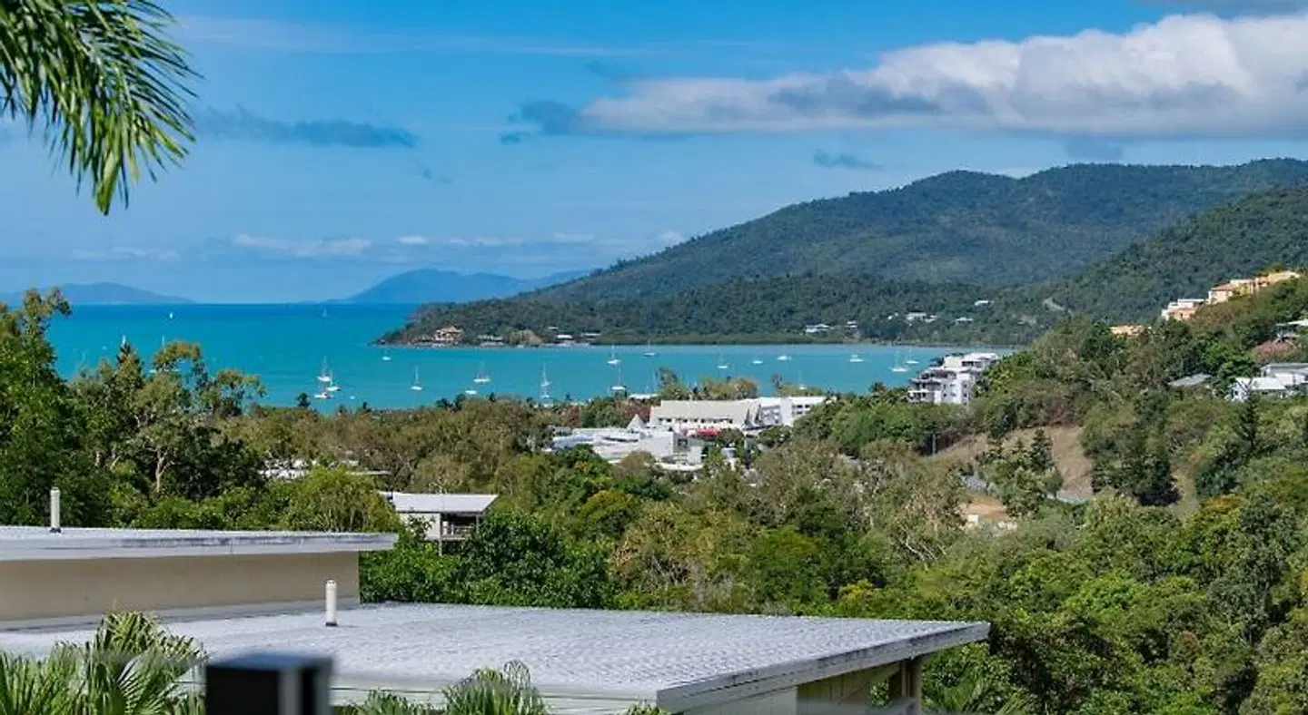 Airlie Summit Apartments LANDSCAPE