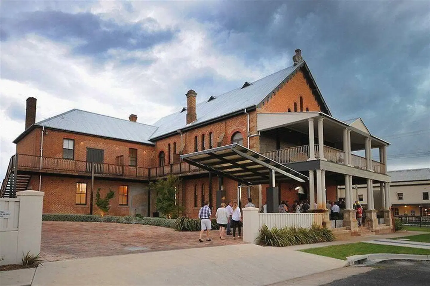 Perry Street Hotel EXTERIOR