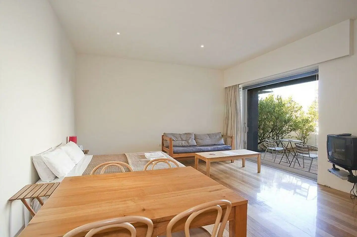 Phoenix Apartments ROOM_EXAMPLE