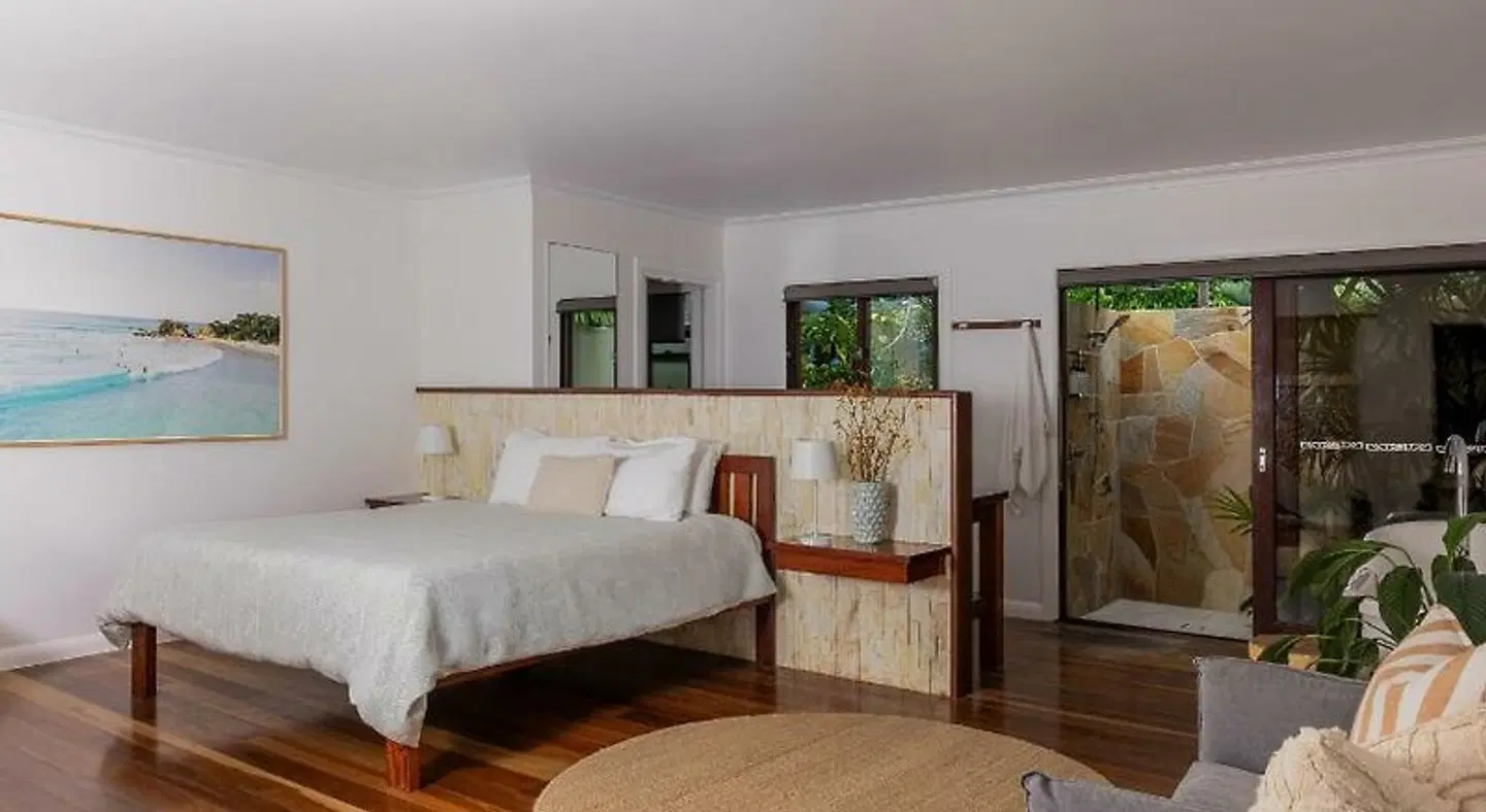 Away on Shirley Lane ROOM_EXAMPLE
