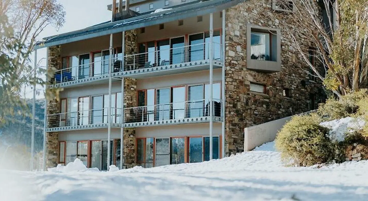 Alpine Woodsmoke Apartments EXTERIOR