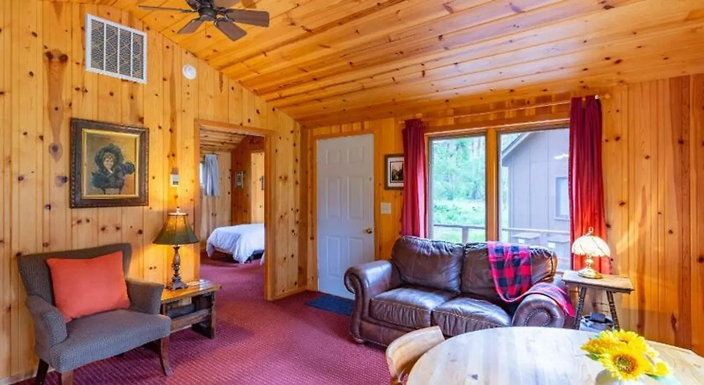 Lake Creek Lodge LOUNGE_LOBBY