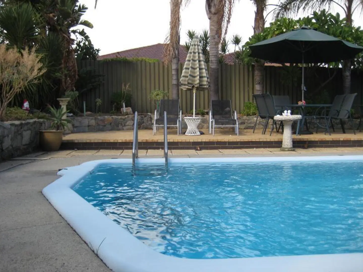 Palms Bed & Breakfast OUTDOOR_POOL