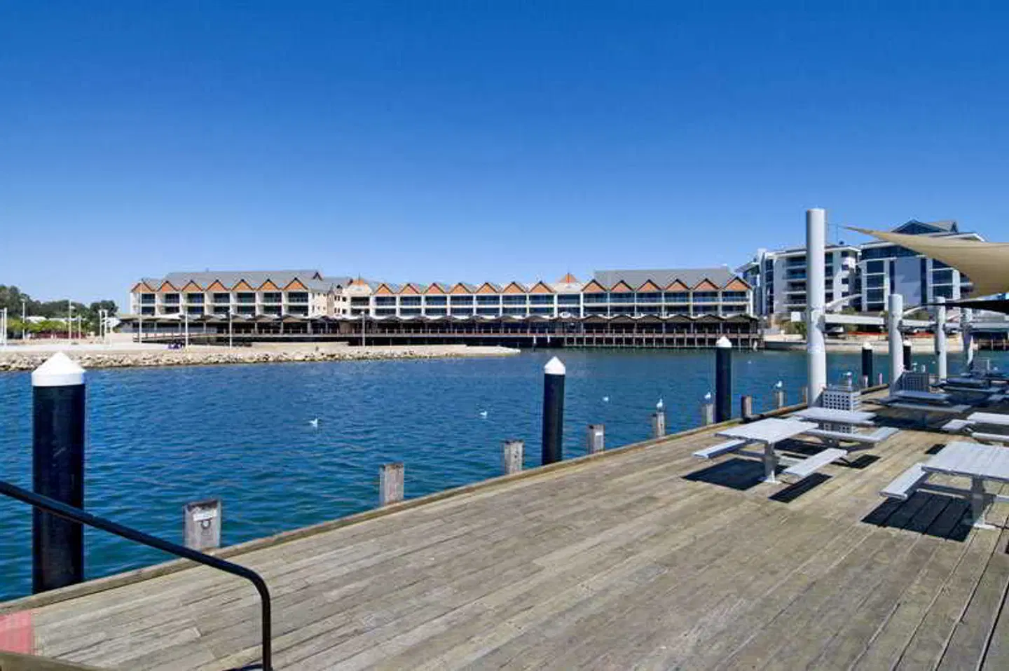 Dolphin Quay Apartments Strand