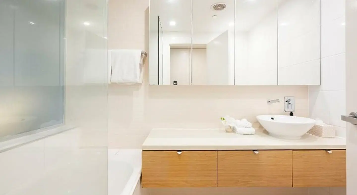 Darwin Waterfront Luxury Suites Badezimmer