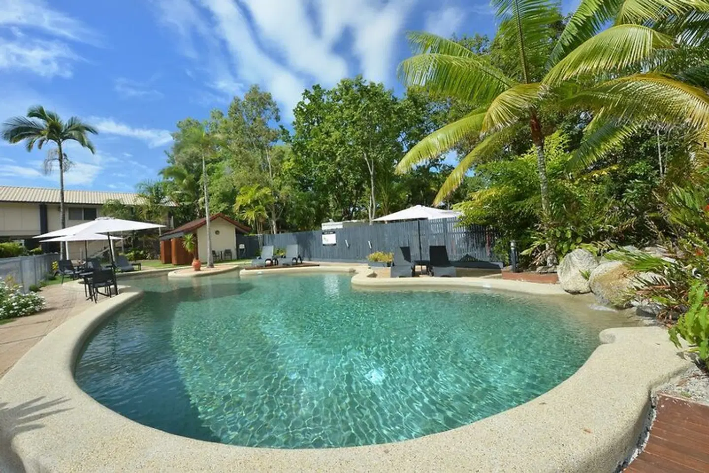 Lychee Tree Holiday Apartments OUTDOOR_POOL