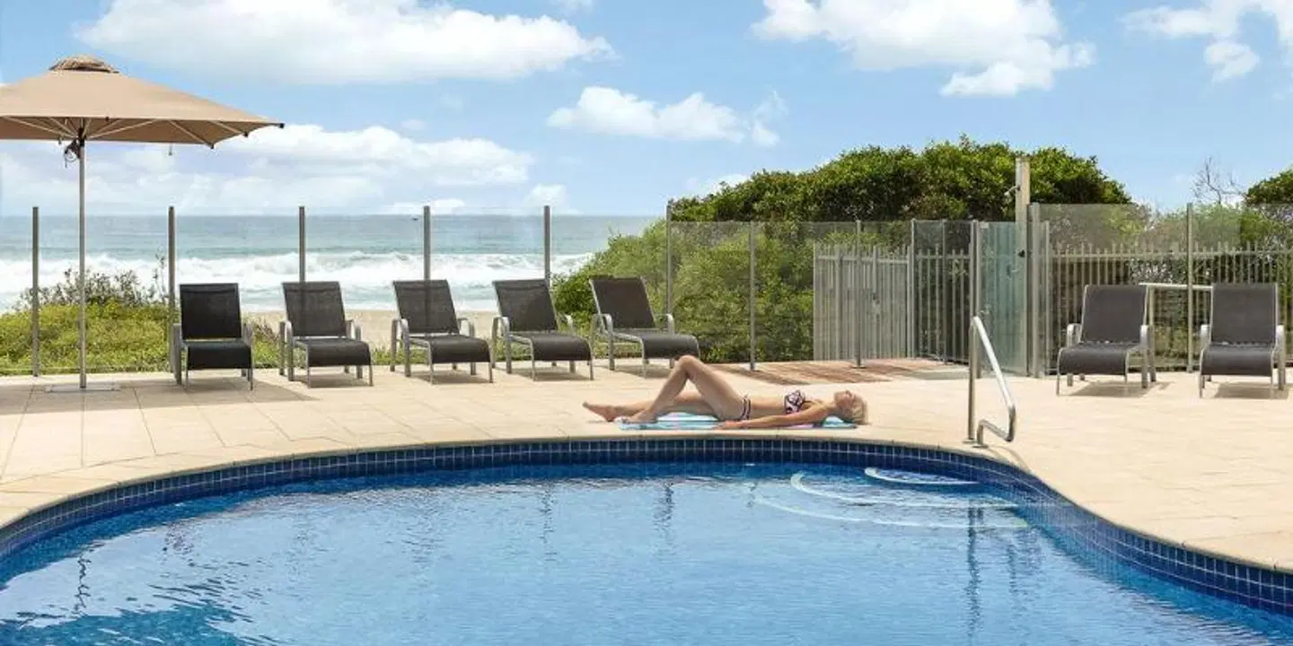 Dorchester On The Beach OUTDOOR_POOL