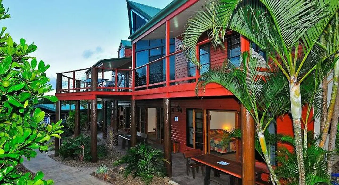 Escape 1770 EXTERIOR