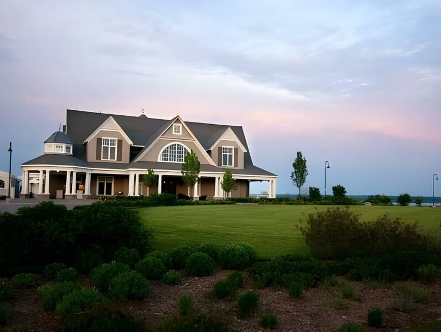 The Inn at Cobble Beach EXTERIOR