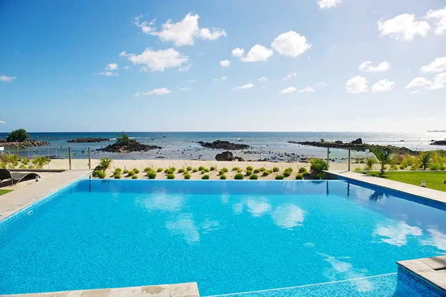 Plage Bleue Beachfront Luxury Apartments OUTDOOR_POOL