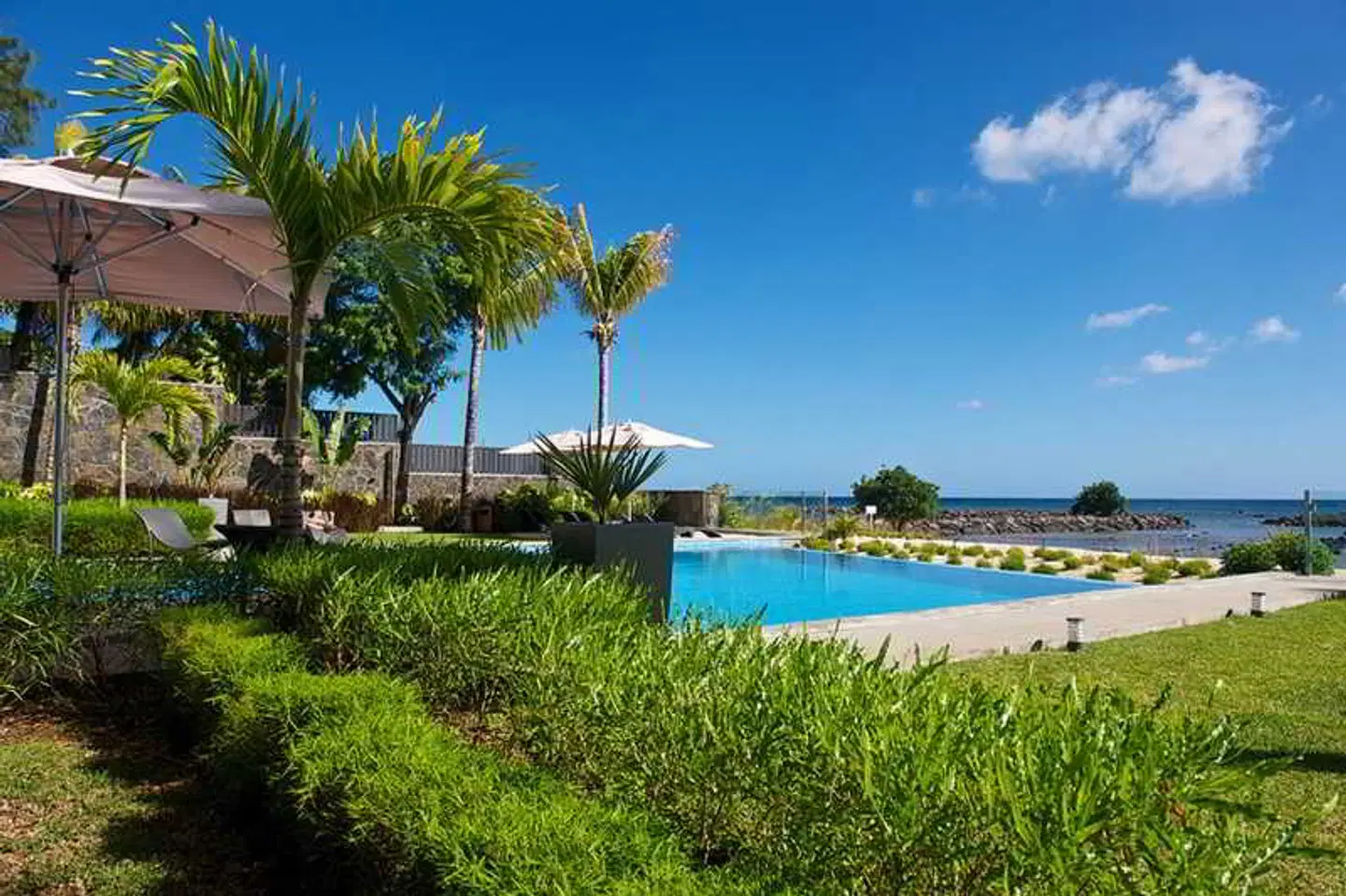 Plage Bleue Beachfront Luxury Apartments EXTERIOR