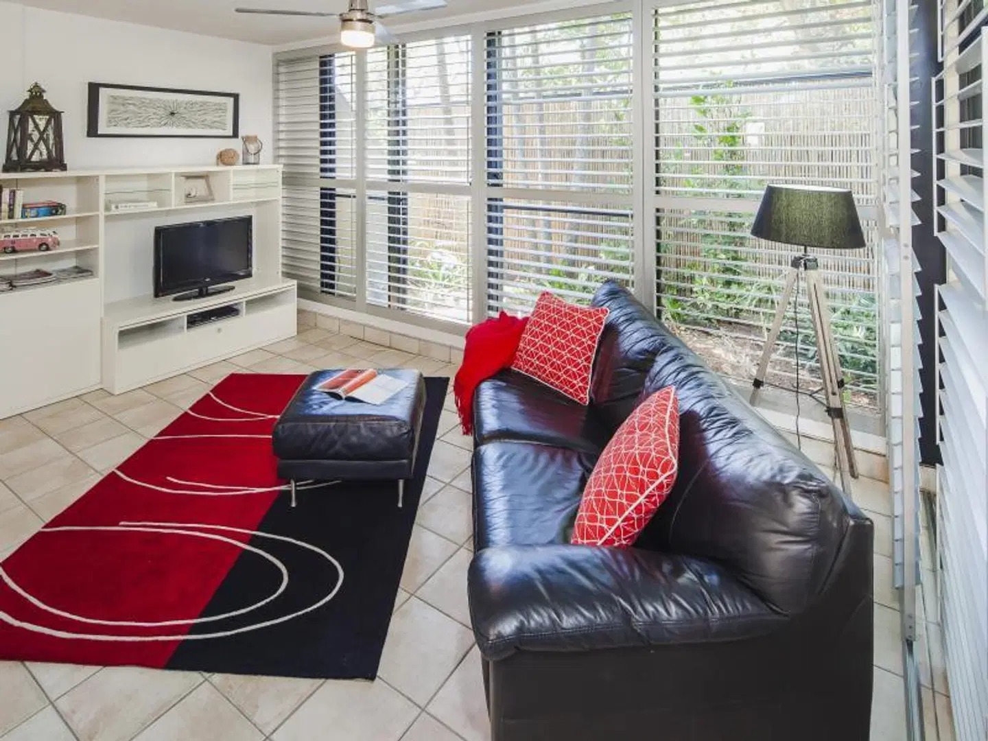 Julians Apartments ROOM_EXAMPLE
