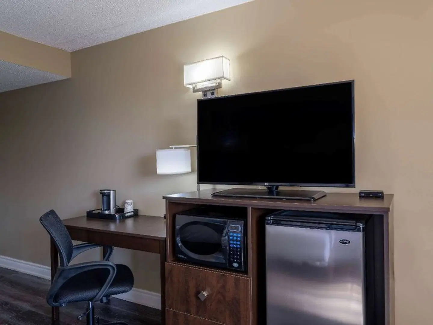 Super 8 by Wyndham Toronto East ON ROOM_EXAMPLE