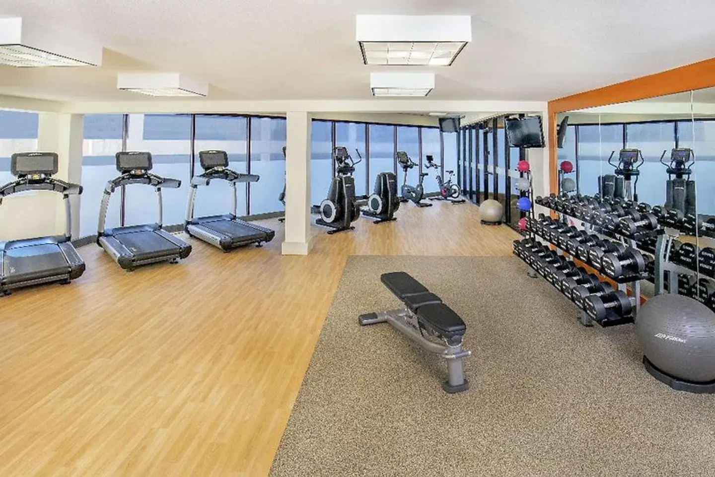 DoubleTree by Hilton Downtown Nashville SPORTS_AND_LEISURE