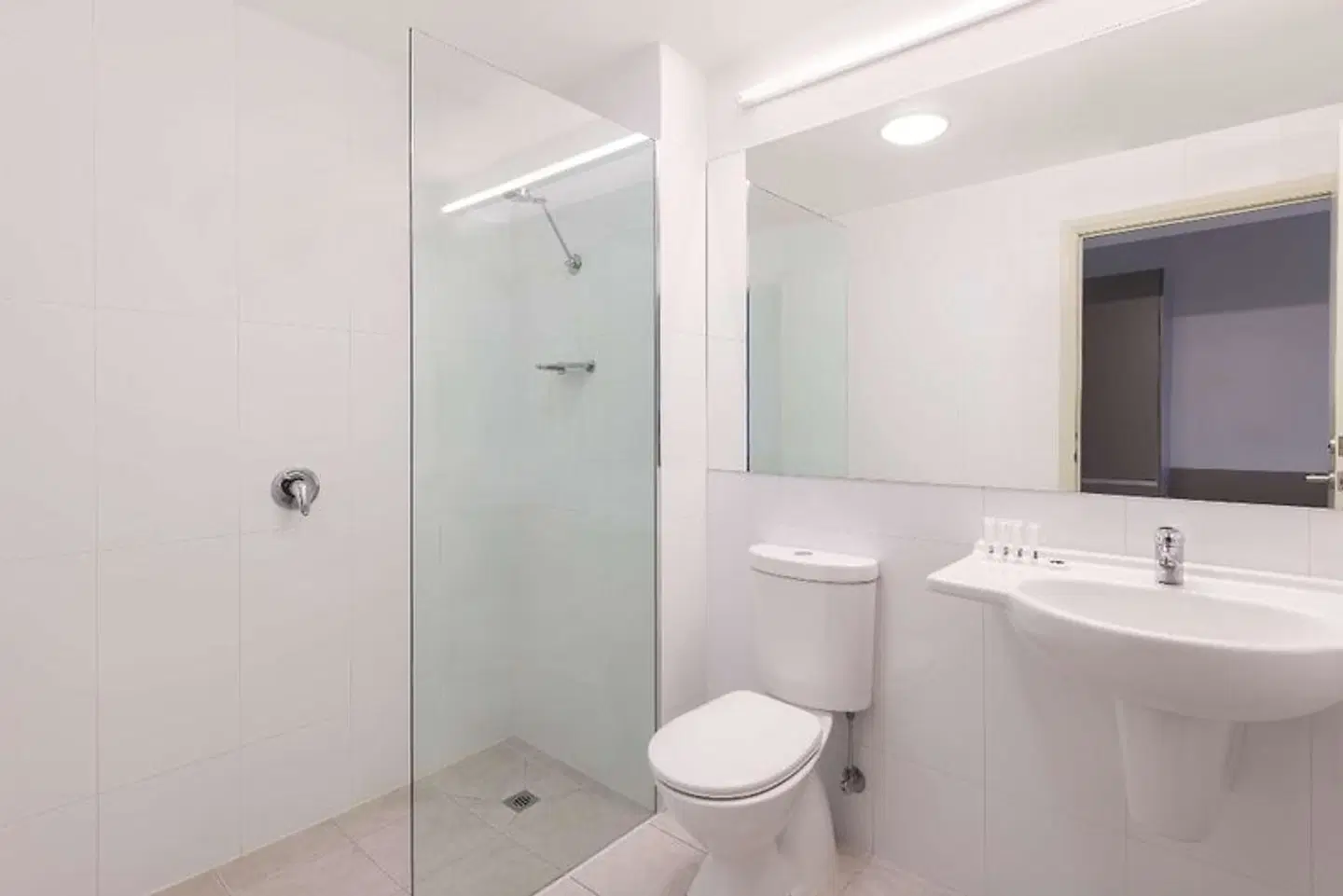 Travelodge Hotel Hobart Airport Badezimmer
