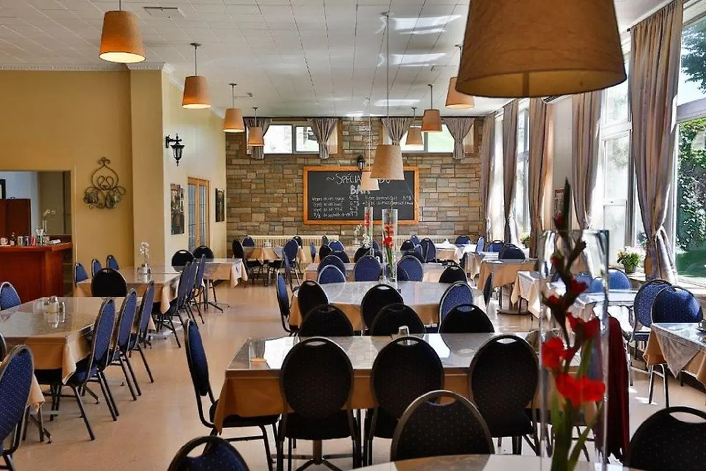 Manoir d'Youville Restaurant