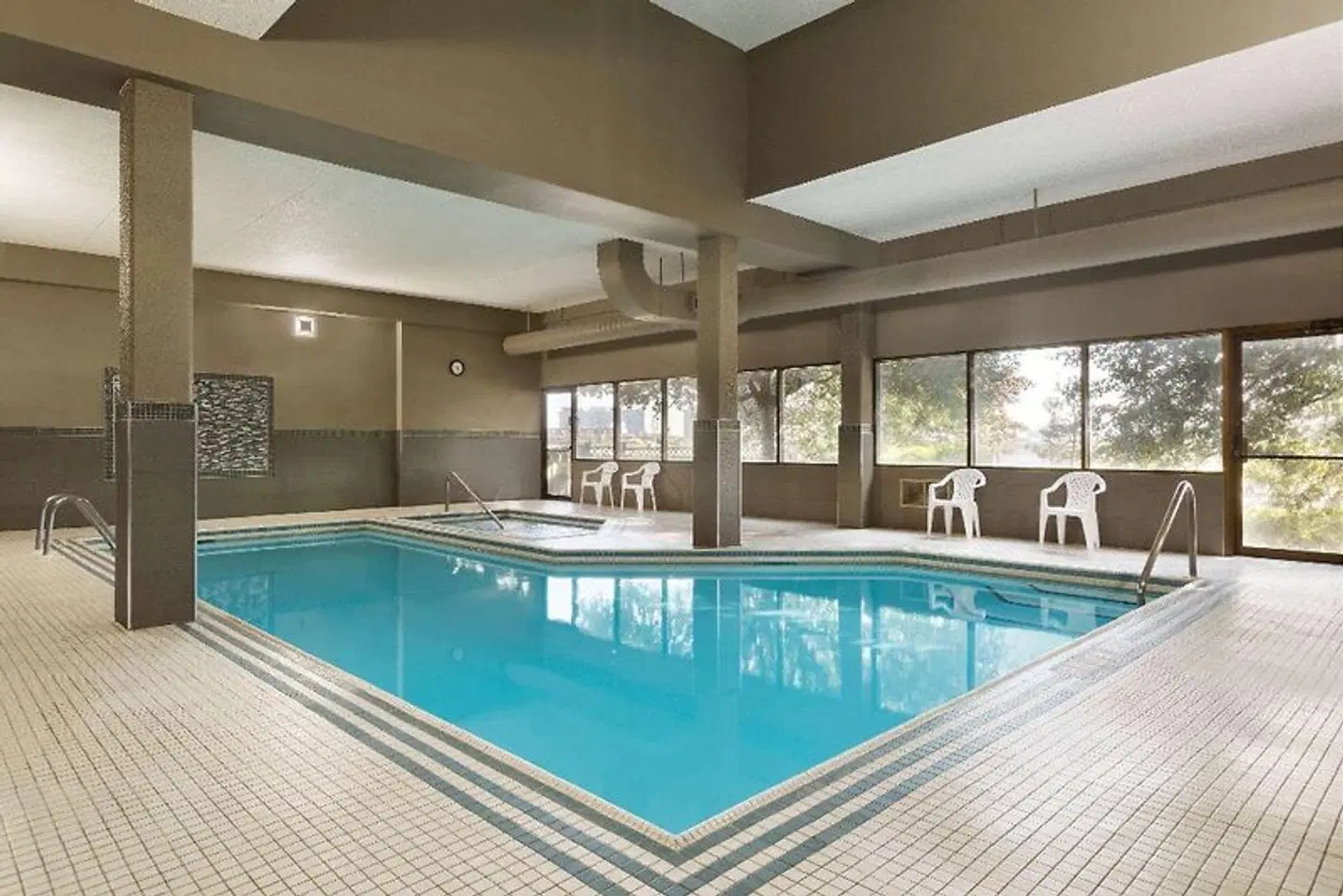 Travelodge by Wyndham Toronto East Hallenbad