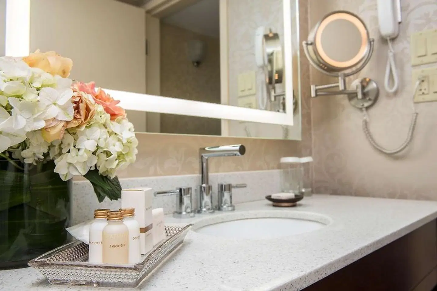 The Best Western Premier Chateau Granville Hotel & Suites Badezimmer