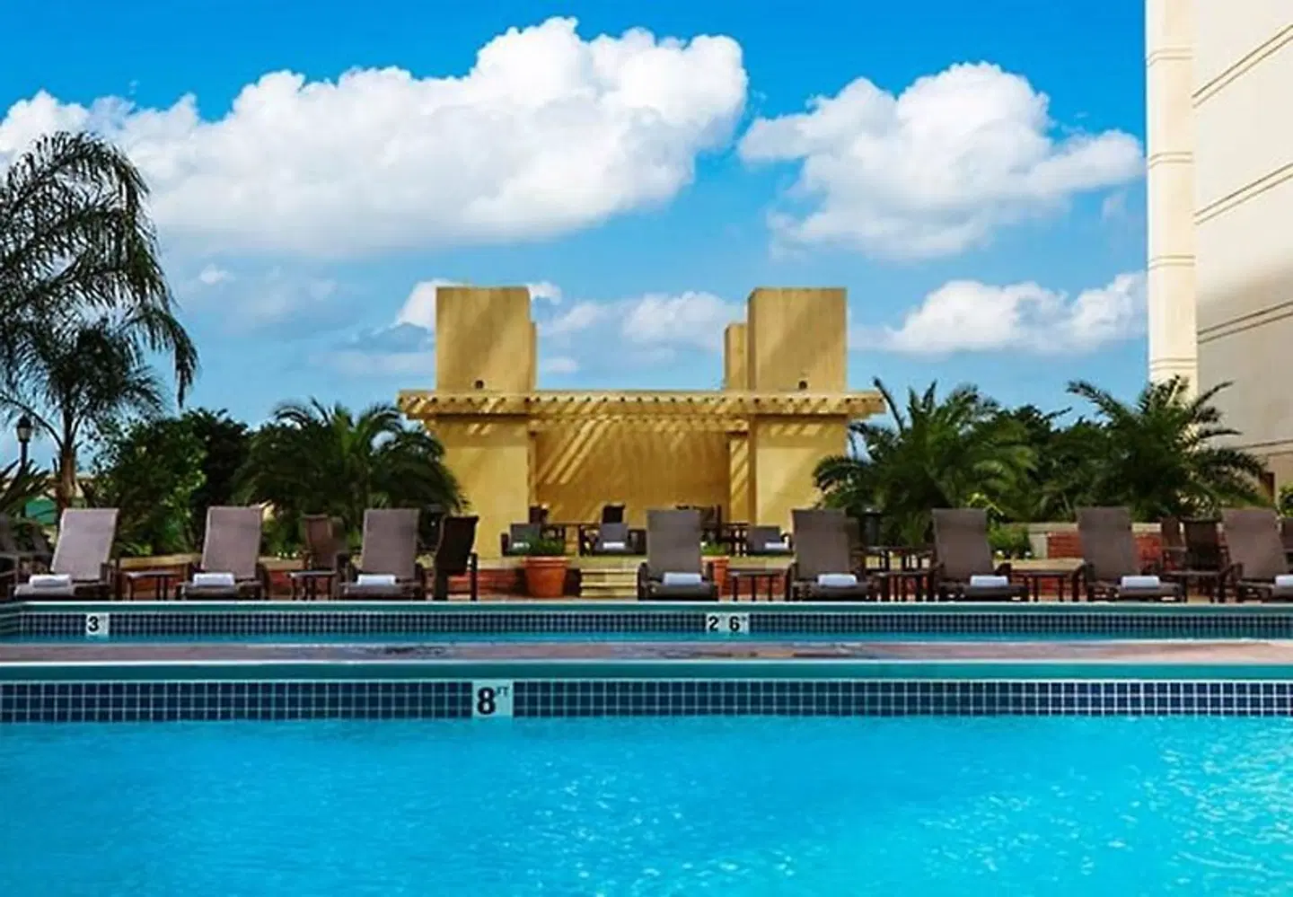 New Orleans Marriott OUTDOOR_POOL