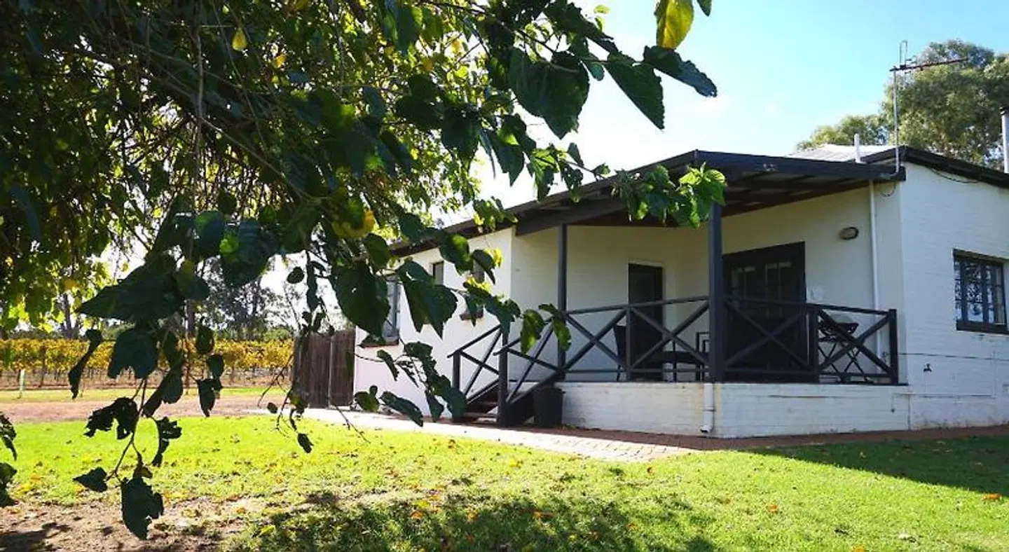 Vineyard Cottage at Upper Reach Winery Garten