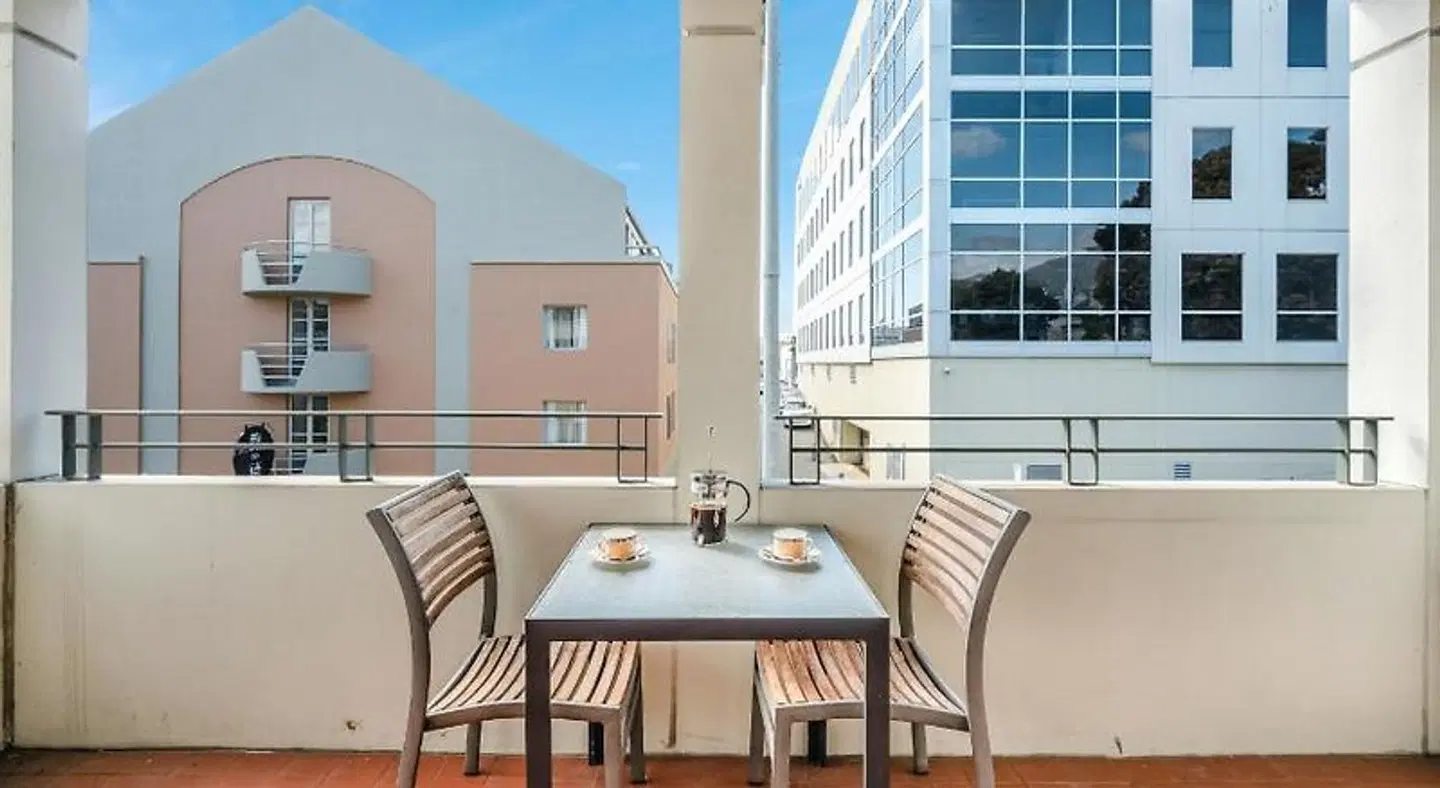 Jenatt at Salamanca Apartments Terrasse