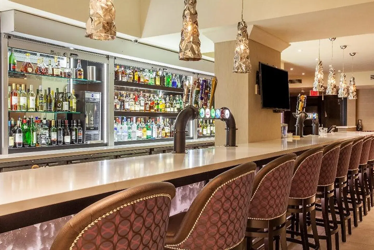 Holiday Inn Toronto International Airport Bar