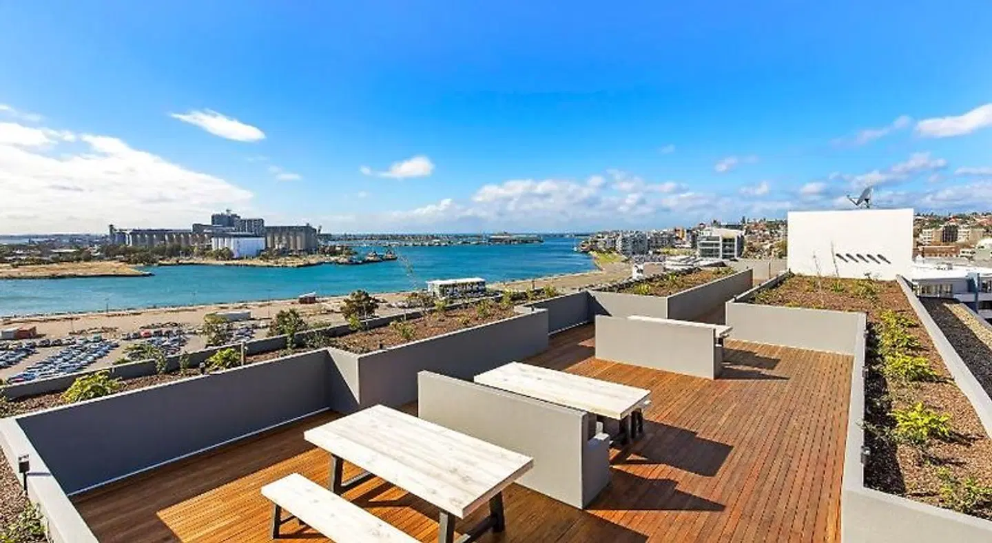 Astra Apartments Newcastle West Terrasse
