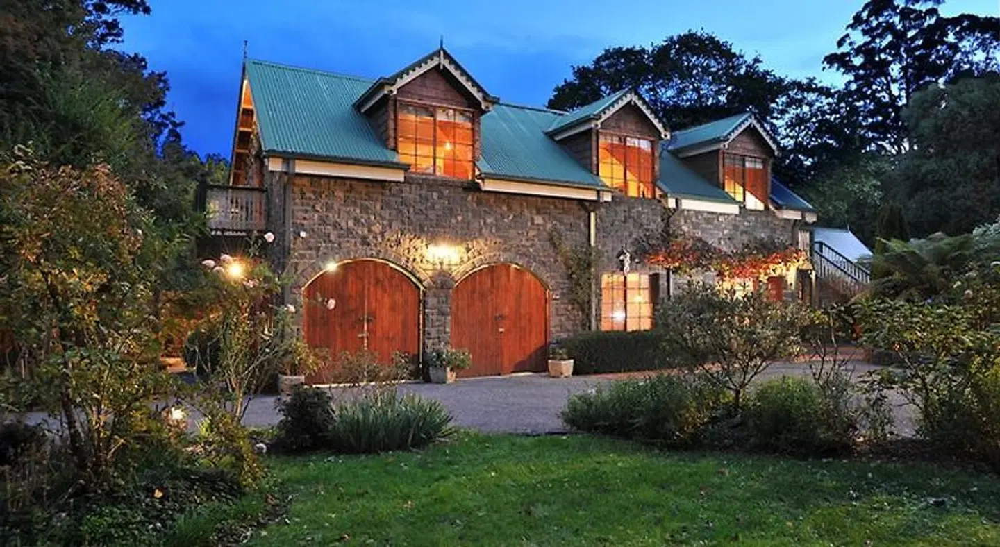 Mary Cards Coach House EXTERIOR