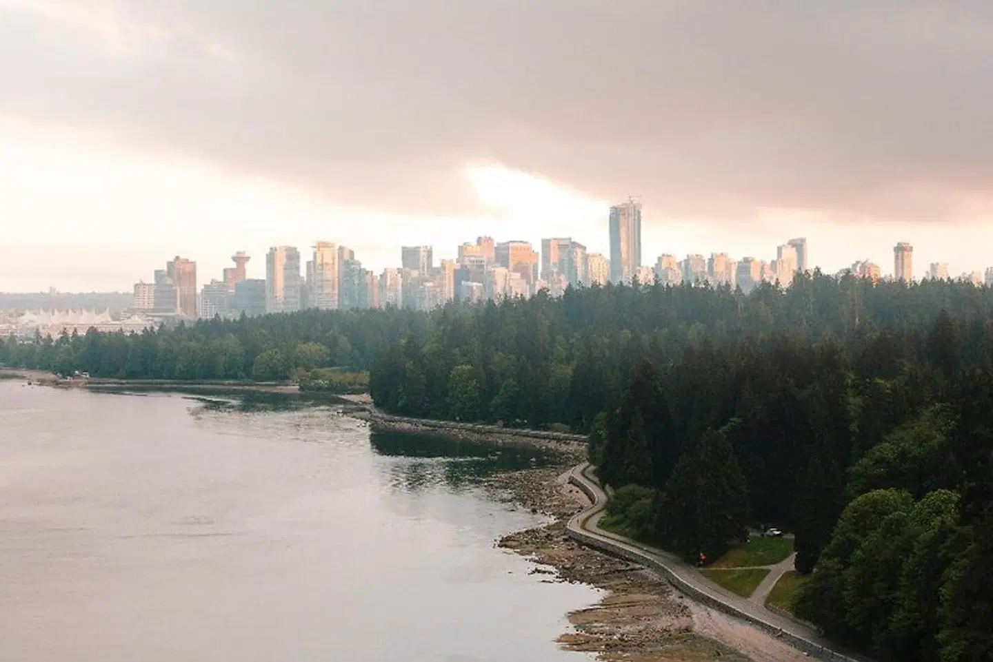Holiday Inn Vancouver Downtown & Suites LANDSCAPE