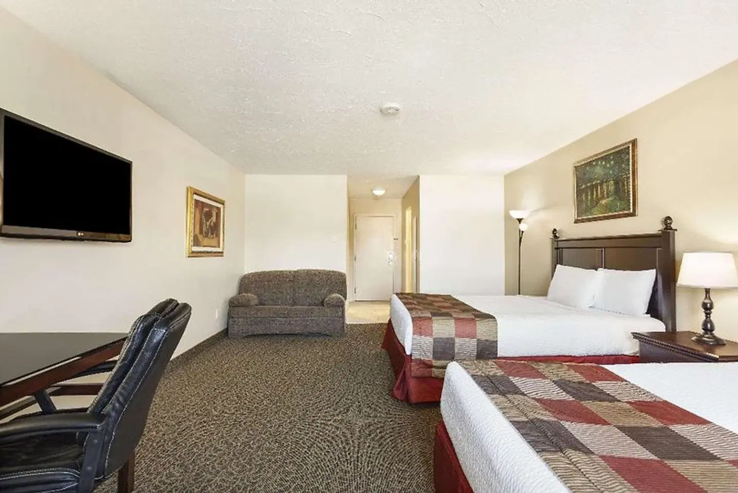 Days Inn by Wyndham Montreal East ROOM_EXAMPLE