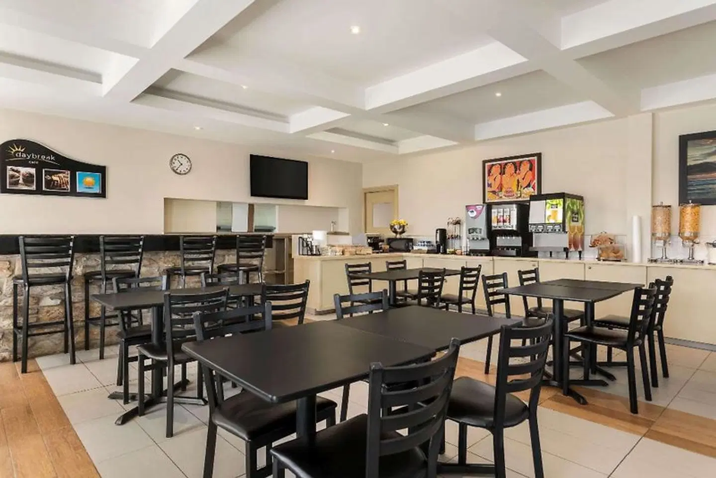 Days Inn by Wyndham Montreal East Bar