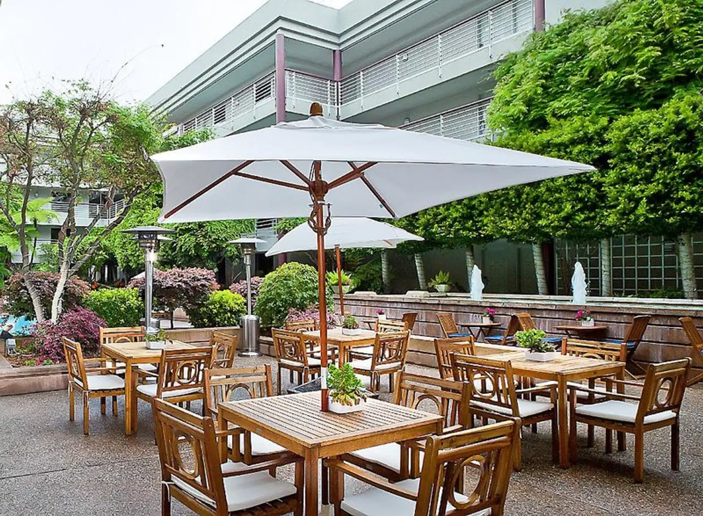 Cupertino Hotel Terrasse