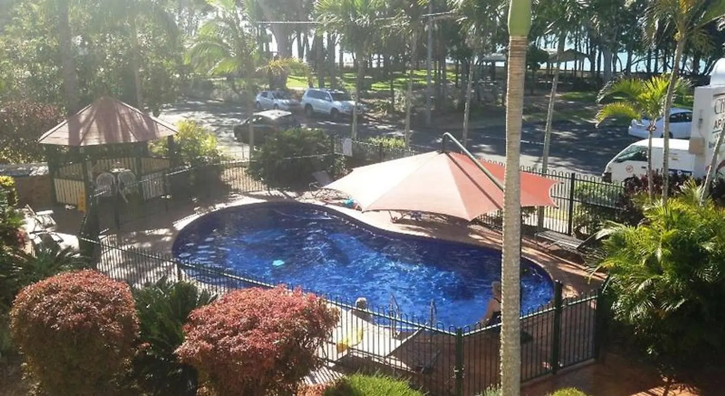 Charlton Apartments OUTDOOR_POOL