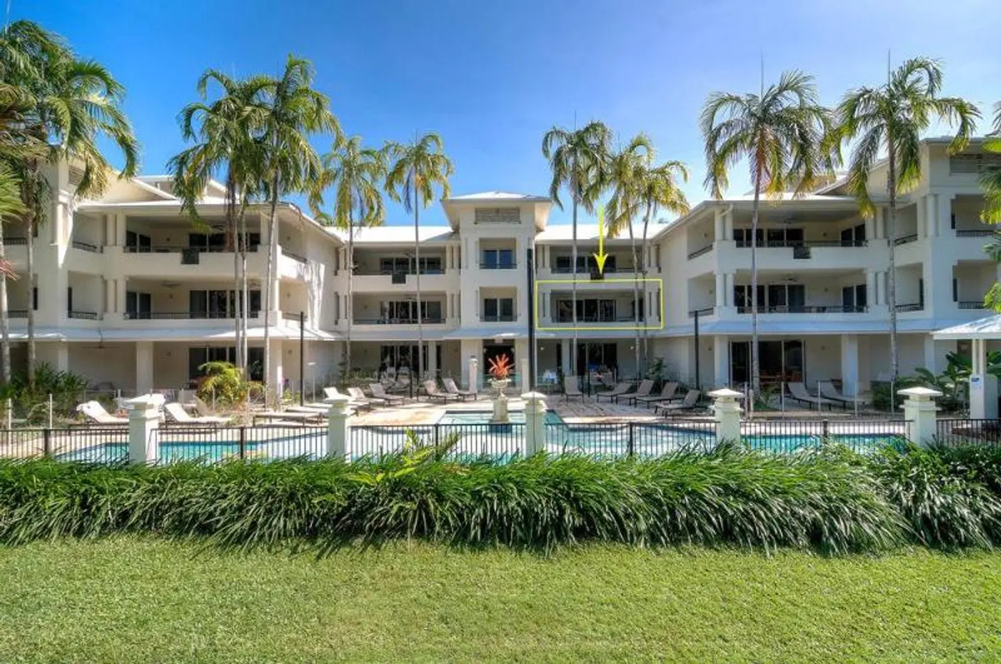 Mandalay Luxury Beachfront Apartments EXTERIOR