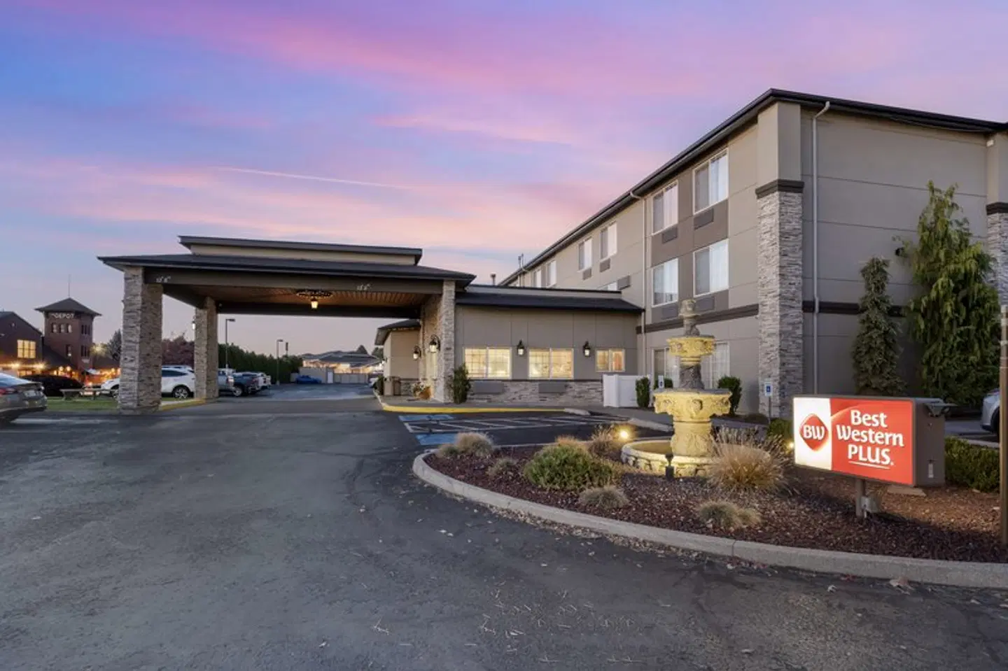 Best Western PLUS Walla Walla Suites Inn EXTERIOR