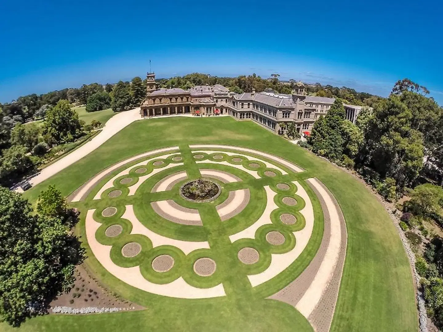 Mansion Hotel & Spa at Werribee Park Garten