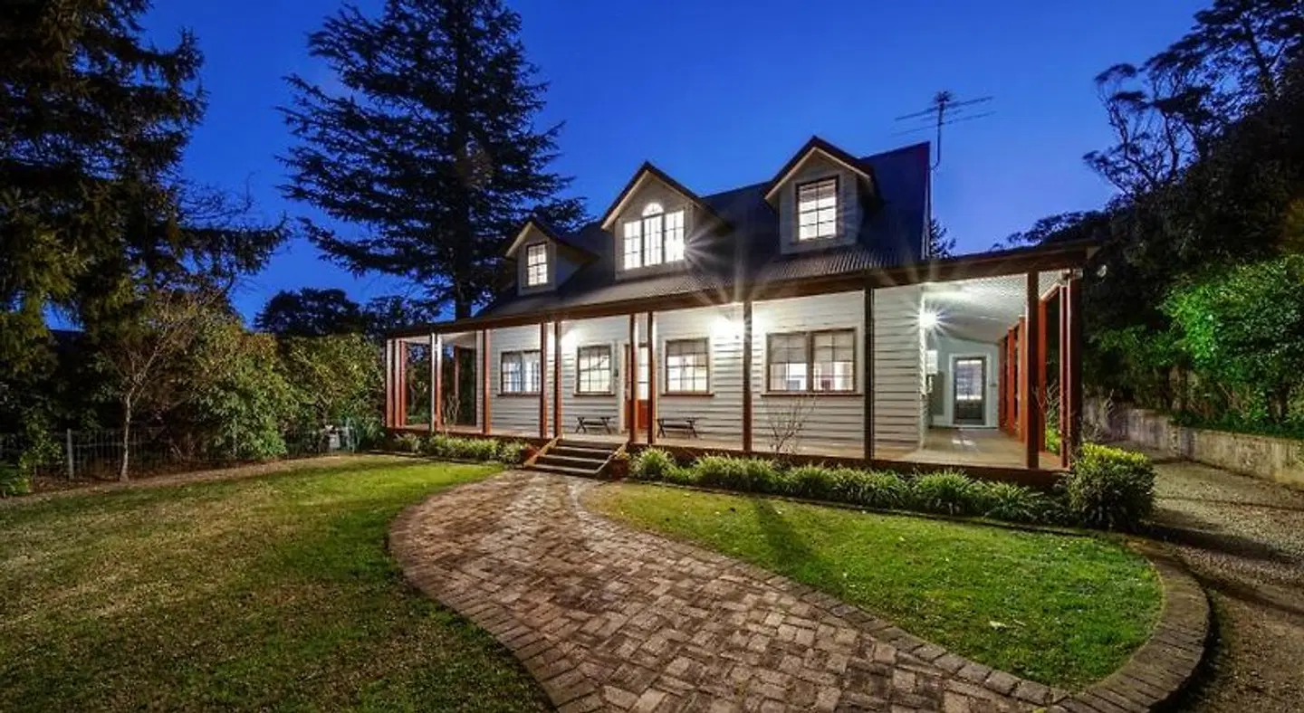 Whispering Pines Chalet and Cottages EXTERIOR