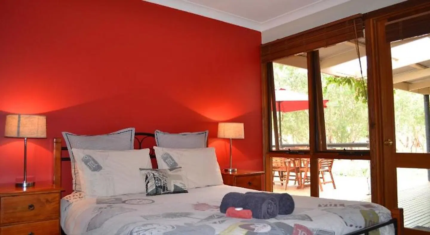 Friends at McLaren Vale ROOM_EXAMPLE