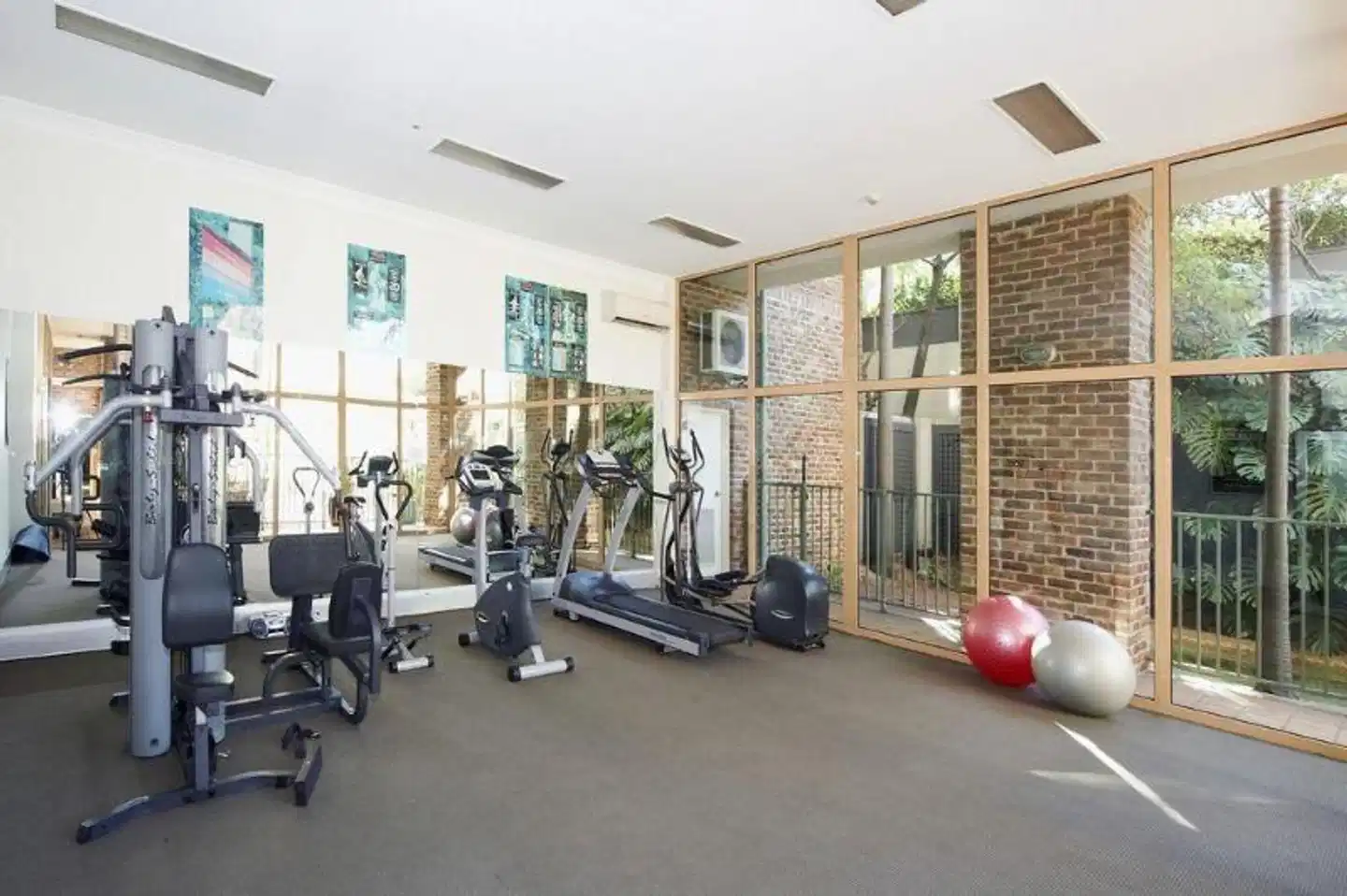 Pennant Hills Waldorf Apartment Hotel Sport und Entertainment