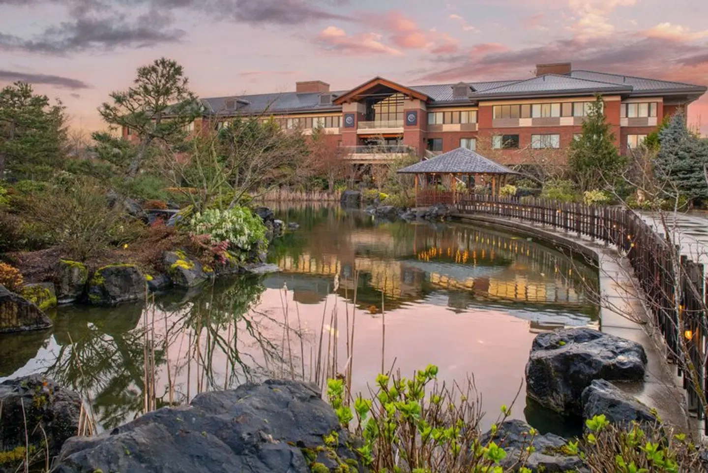 Best Western Premier Boulder Falls Inn LANDSCAPE