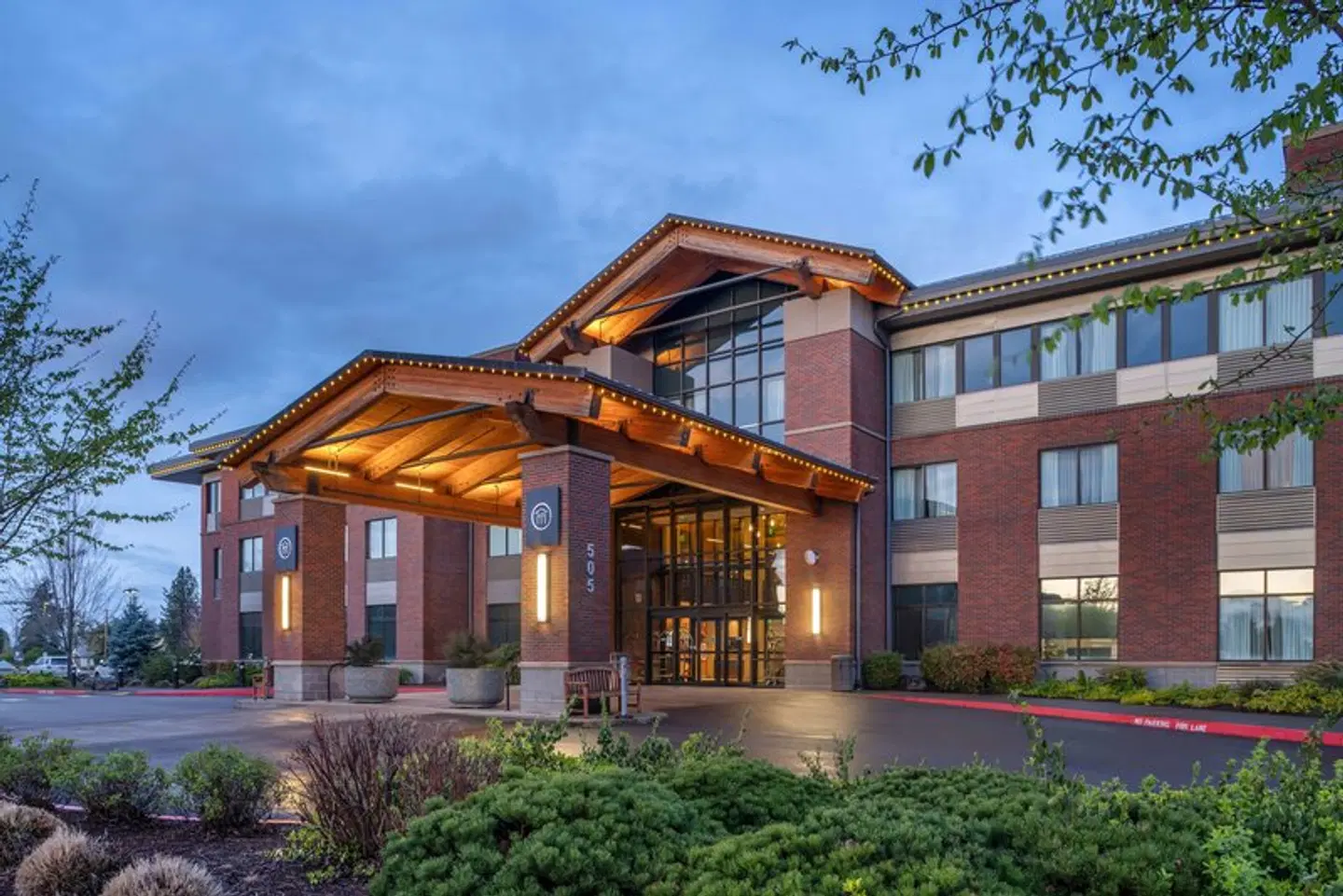 Best Western Premier Boulder Falls Inn EXTERIOR