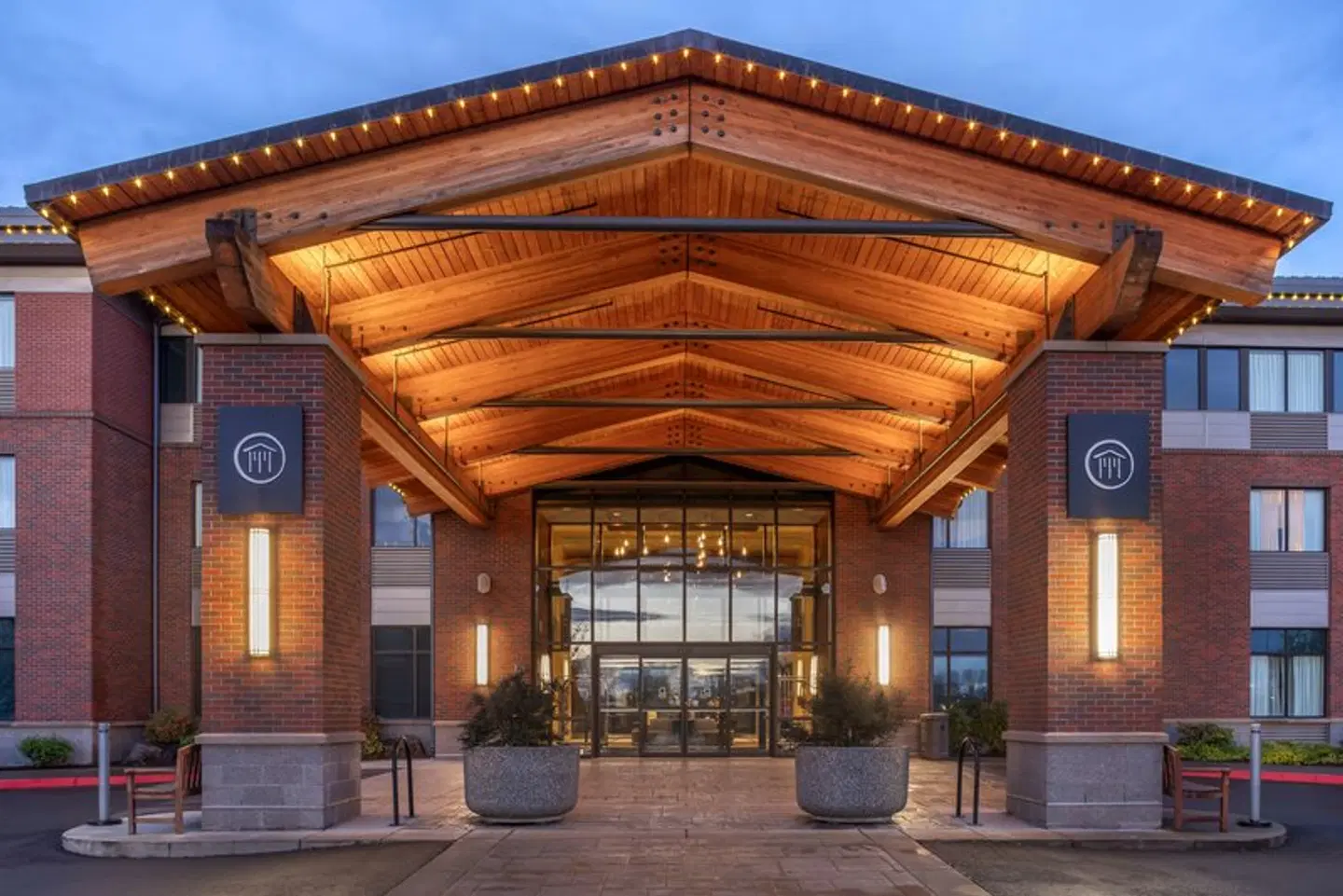 Best Western Premier Boulder Falls Inn EXTERIOR