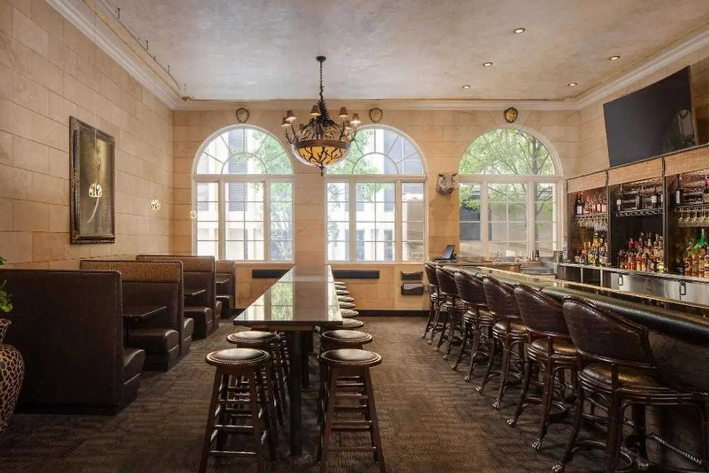 The Davenport Tower, Autograph Collection Bar