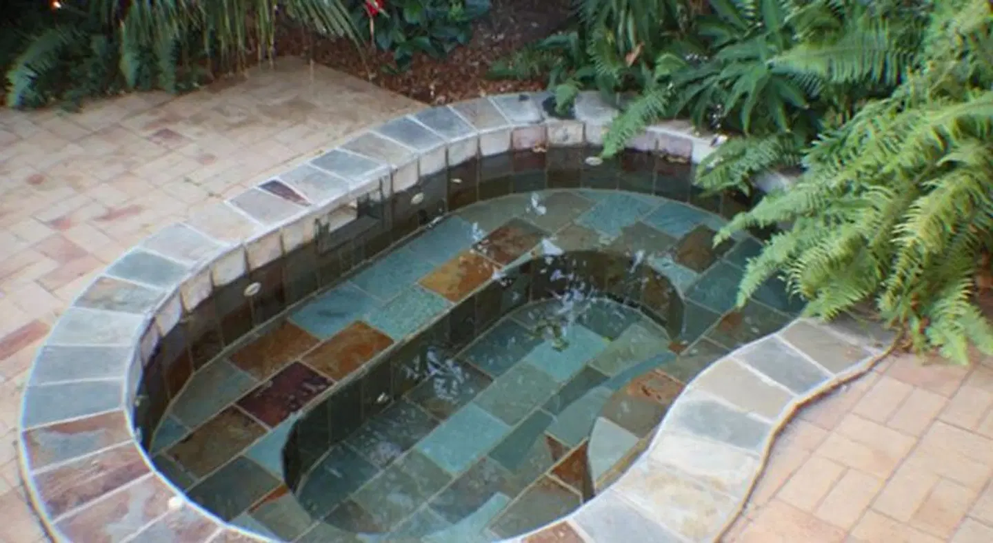 Classique Bed & Breakfast OUTDOOR_POOL