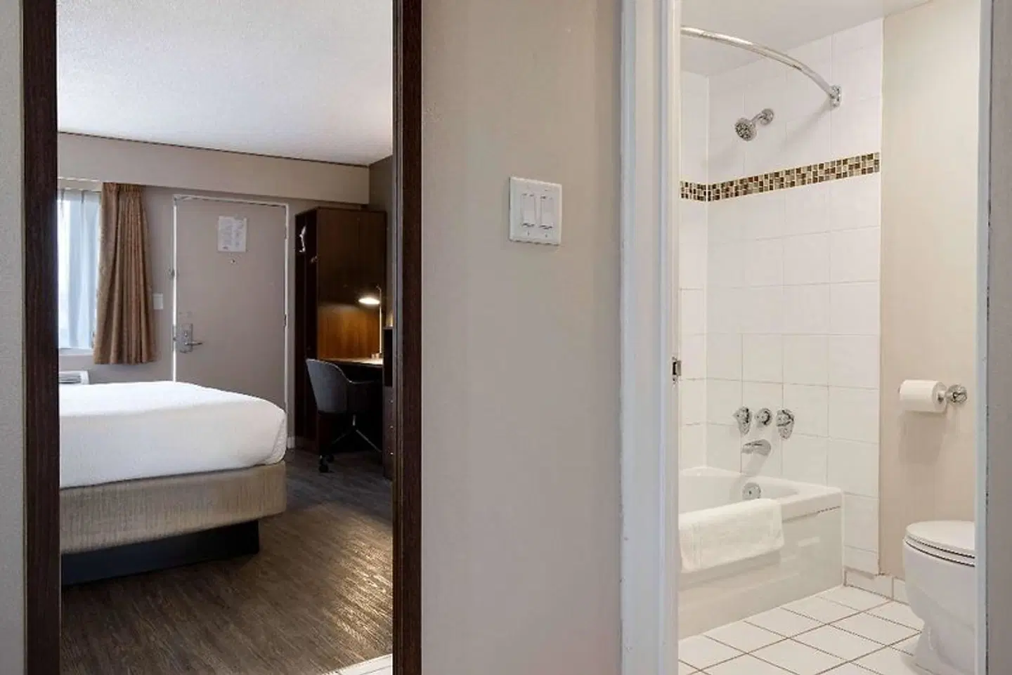 Days Inn by Wyndham Victoria Uptown Badezimmer